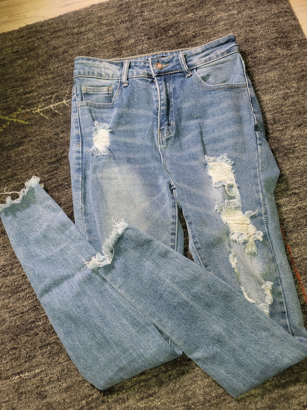 Light Super Cute 2000s Blue Distressed Women’s Jeans ♡ Size Small Stretch Denim